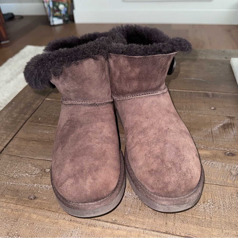 Ugg mini Bailey button boots in chocolate brown size 8 - Picture 5 of 9